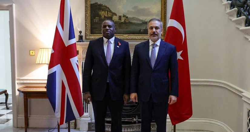 Türkiyə və Britaniyanın XİN rəhbərləri Ukraynada müharibənin dayandırılmasını müzakirə ediblər