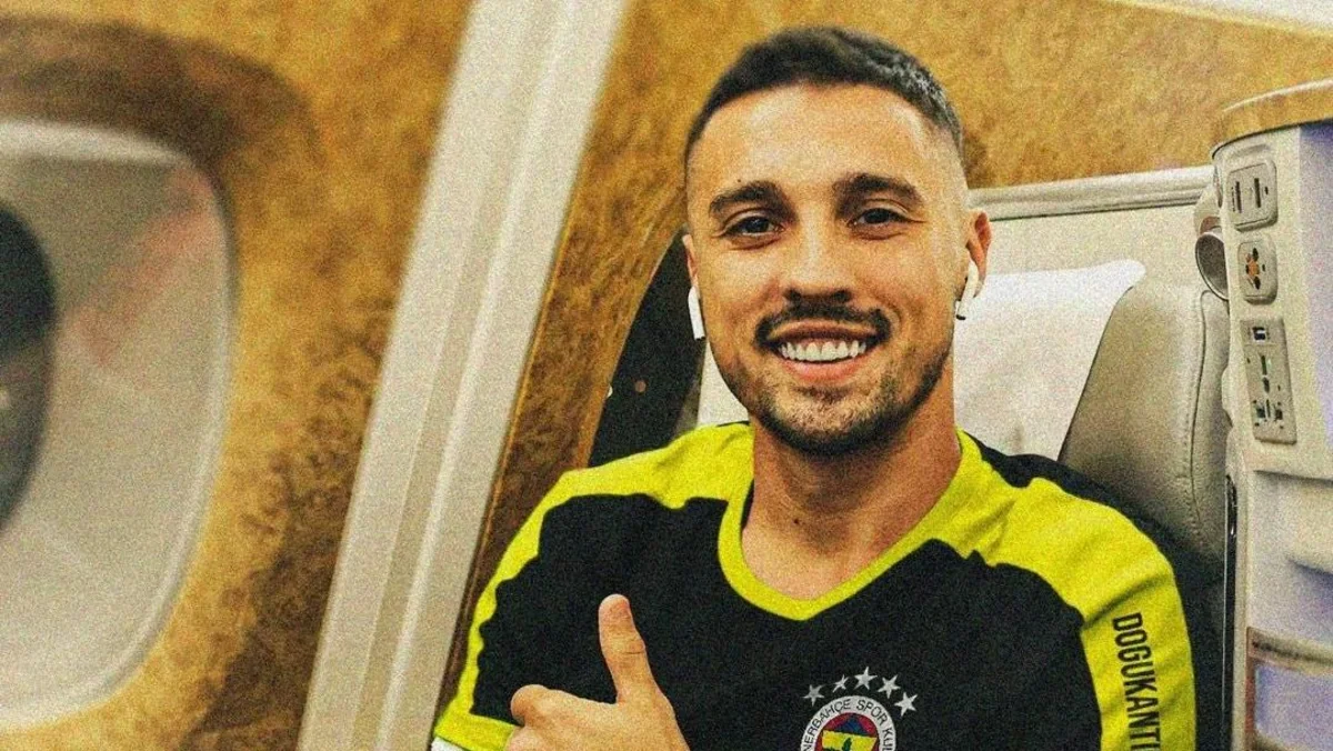 “Fənərbağça” daha bir futbolçu transfer edib