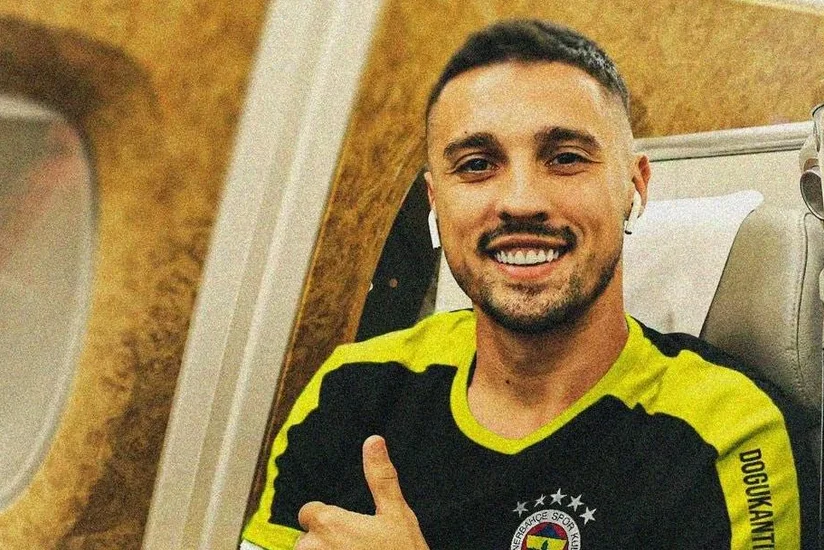 “Fənərbağça” daha bir futbolçu transfer edib