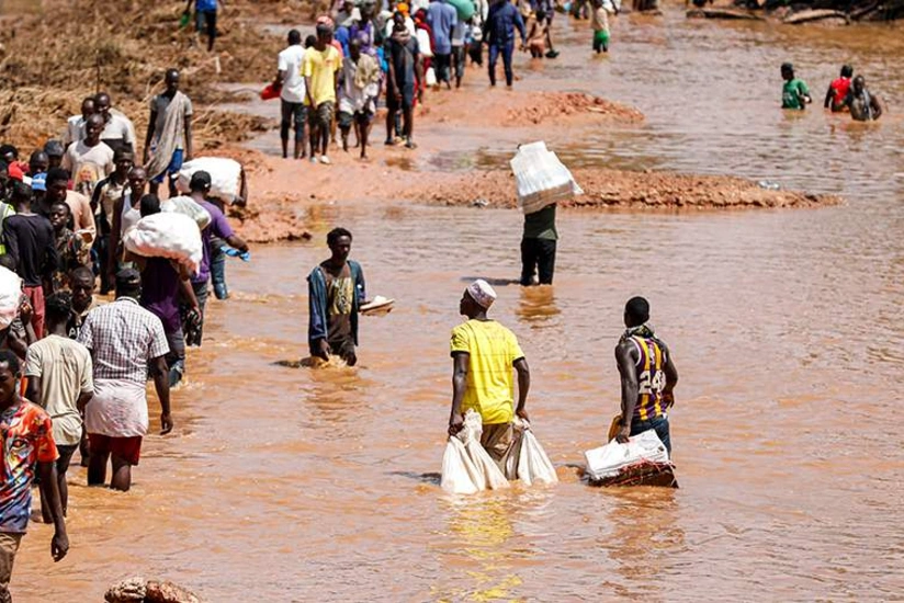 Число жертв наводнений в ЮАР достигло 22 человек