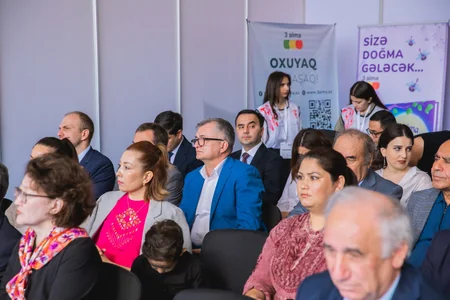 Bakıda türkmən şairi və mütəfəkkiri Məhtimqulu Fraqinin yeni şeirlər toplusunun təqdimatı olub
