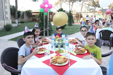 Heydər Əliyev Fondu uşaq evlərinin sakinləri və ahıllar üçün əyləncə proqramı təşkil edib
