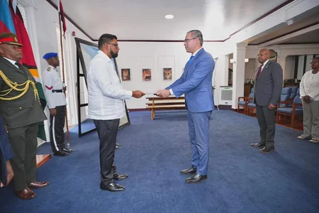 Azerbaijani ambassador presents his credentials to presidents of two countries