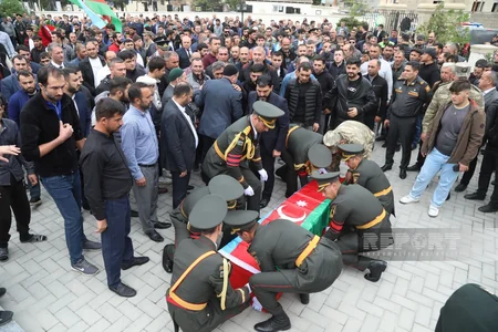 Avtoqəzada həlak olan hərbçi Binə Şəhidlər Xiyabanında torpağa tapşırılıb