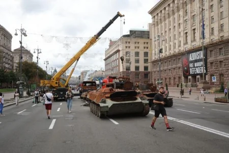 В Украине привезли для парада уничтоженную военную технику России