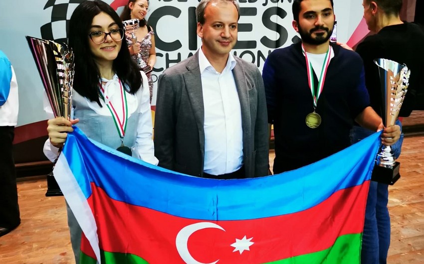 FIDE prezidenti azərbaycanlı dünya çempionlarını təbrik edib