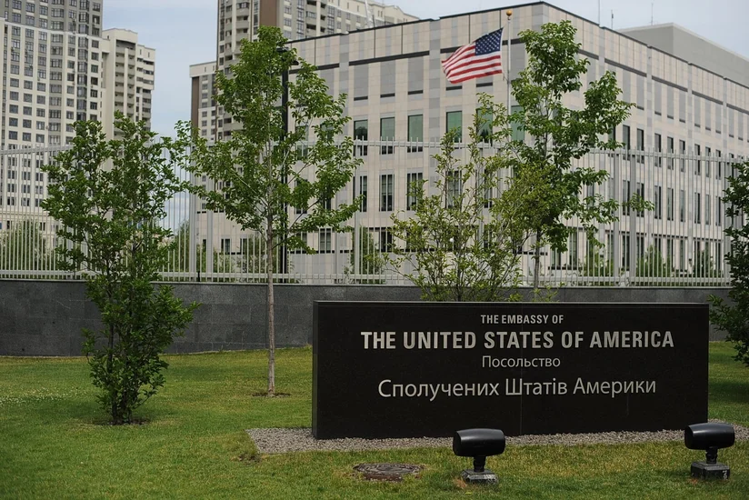 Посольство США в Киеве призвало американцев покинуть Украину