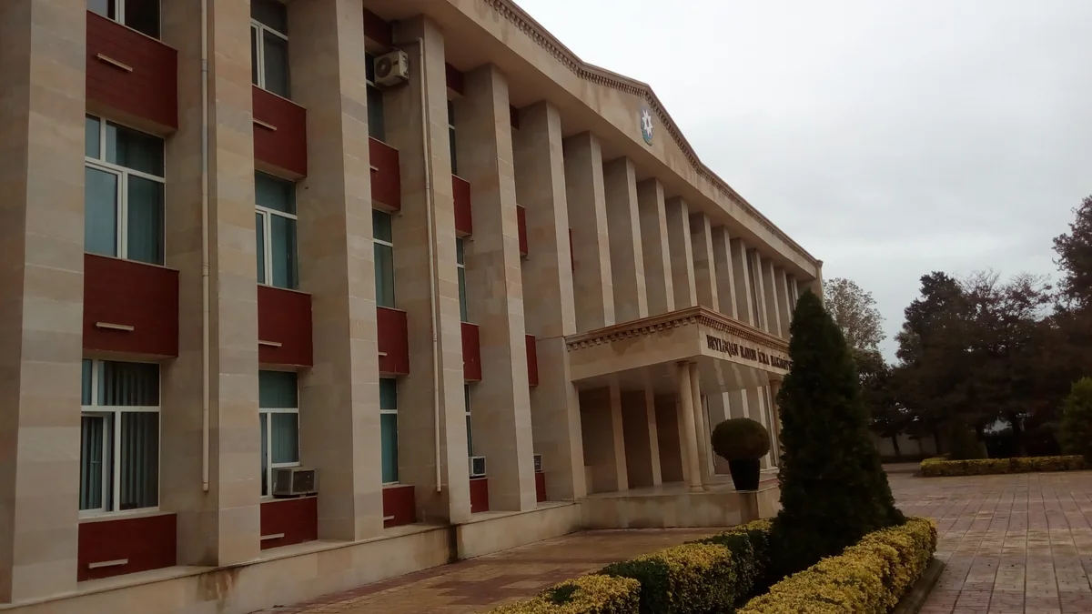İcra başçısı şəhid polisin xanımının iddialarına münasibət bildirib