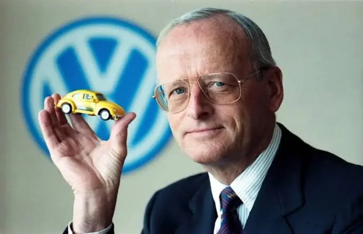 “Volkswagen”in sabiq rəhbəri vəfat edib