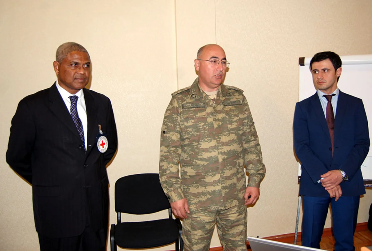 Training courses for instructors in international humanitarian law are conducted