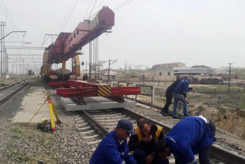 Qobustan dəmir yolu stansiyasında yeni yoldəyişənlər quraşdırılır