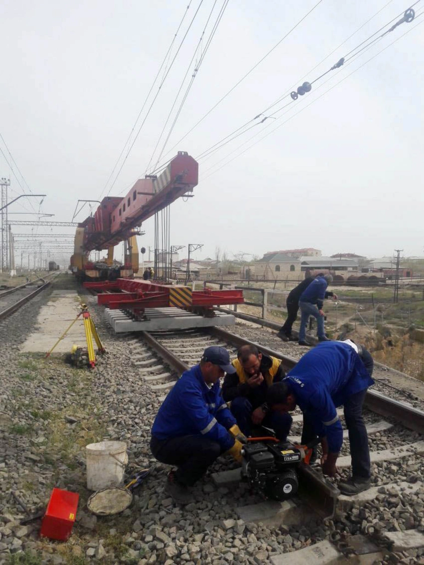 Qobustan dəmir yolu stansiyasında yeni yoldəyişənlər quraşdırılır
