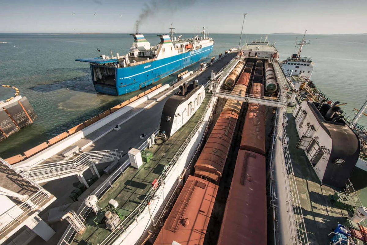 МЧС распространило информацию о пожаре на судне в морском порту Пута