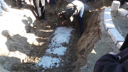 Türkmənistanda tapılan neftçilər dəfn olunub - FOTO