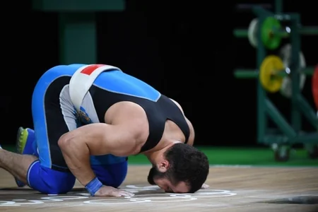 ​Azərbaycanlı ağırlıqqaldıran dünya rekordu vuraraq Olimpiya çempionu olub