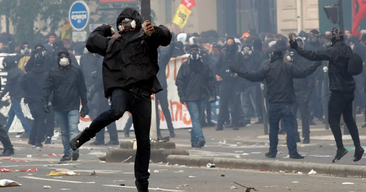 Paris polisi iğtişaşlar zamanı 270-dən çox adamı saxlayıb