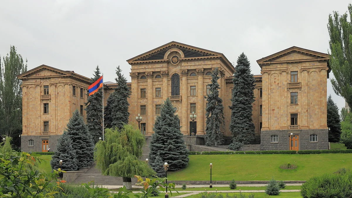 Armenian authorities to negotiate with opposition on April 25