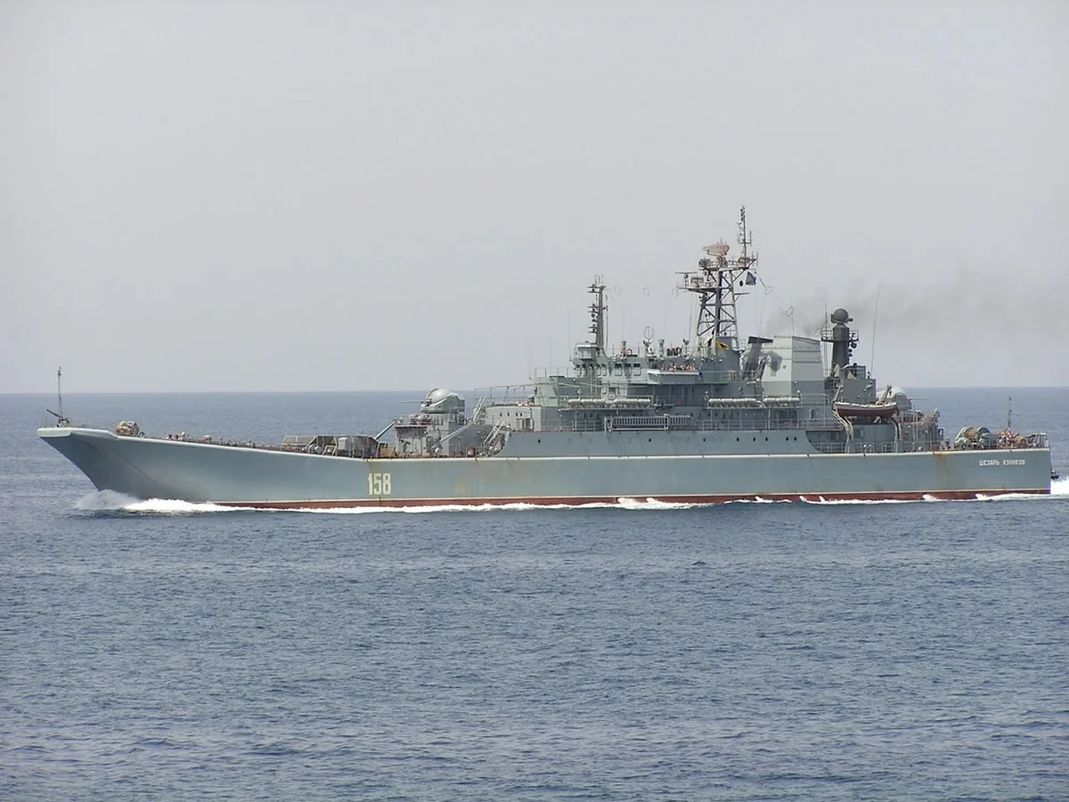 Ukrayna Qara dənizdə Rusiyanın hərbi desant gəmisini vurub