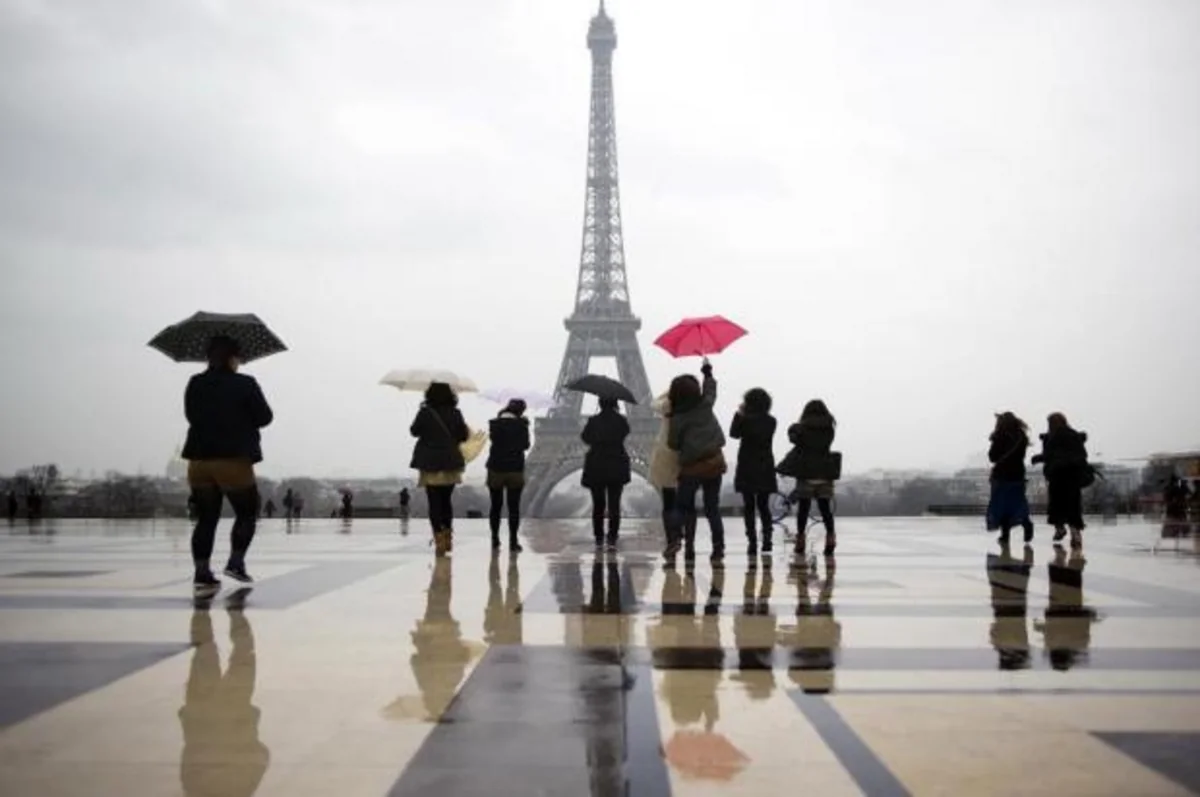 Sarı jiletlilərin aksiyalarına baxmayaraq, Fransaya gələn turistlərin sayı rekord həddə çatıb