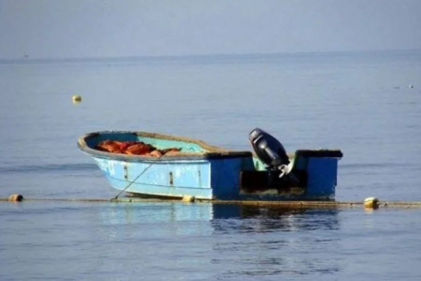 Лодка с 13 рыбаками затонула в акватории Восточно-Китайского моря