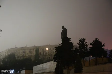 Bakı şəhərinin üzərini su buxarı bürüyüb - FOTO