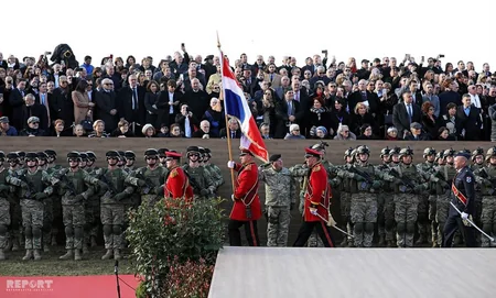Gürcüstanın ilk qadın prezidenti and içib - FOTO - YENİLƏNİB