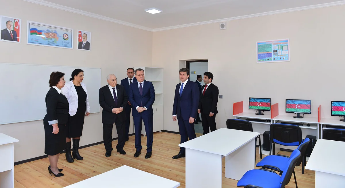 Nazir Qəbələdə Azərbaycan Gənc Müəllimlər Assosiasiyasının üzvləri ilə görüşüb