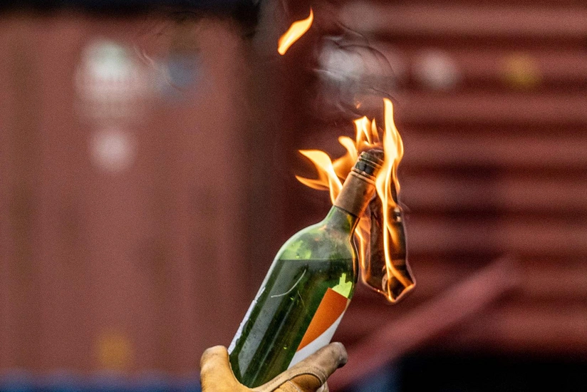 İsveçin Livandakı səfirliyinin binasına hücum olub