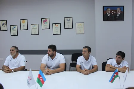 İlqar Rəhimov İslamiadadan qayıdan paralimpiyaçılarla görüşüb