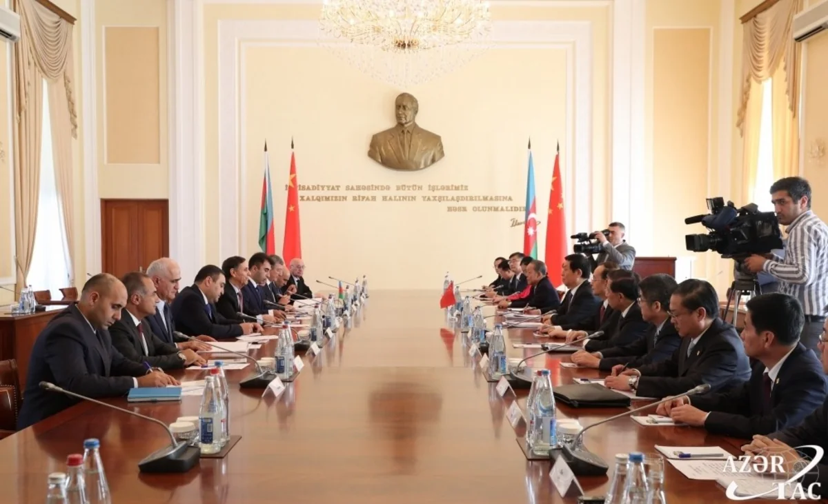 Novruz Məmmədov Çin parlamentinin sədri ilə görüşüb