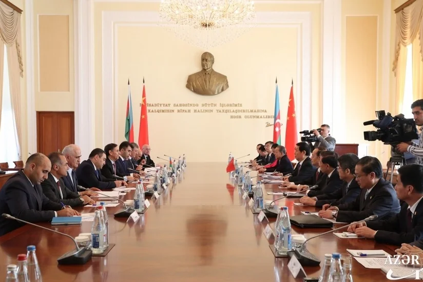 Novruz Məmmədov Çin parlamentinin sədri ilə görüşüb