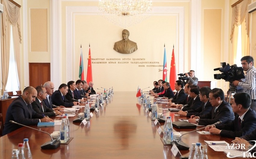 Novruz Məmmədov Çin parlamentinin sədri ilə görüşüb
