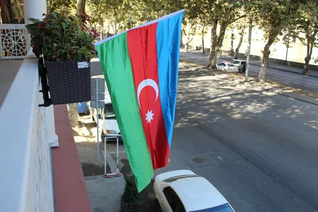 Tbilisidə “Azərbaycan bayrağı” fləşmobu keçirilib