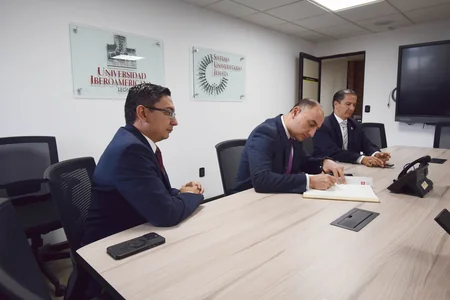 Azərbaycanlı səfir Meksikanın ən nüfuzlu ali təhsil müəssisəsində tələbələrə mühazirə oxuyub