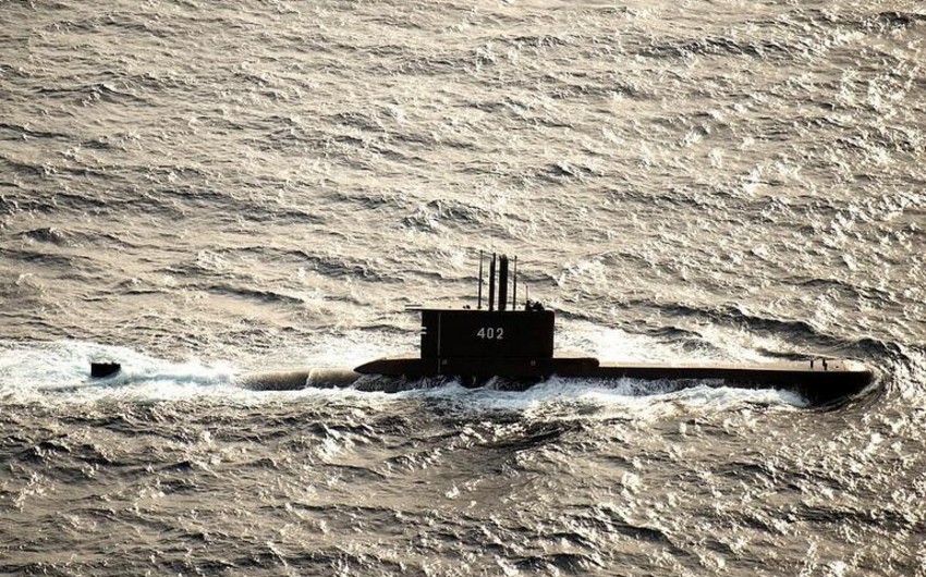 Submarine sinks, sailors sing Goodbye