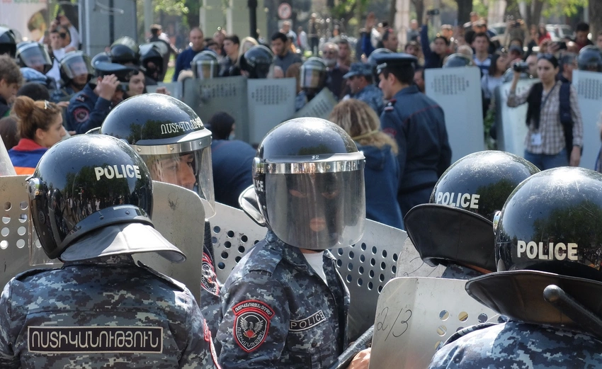Ermənistanda polis etirazçılara güc tətbiq edib, 34 nəfər saxlanılıb