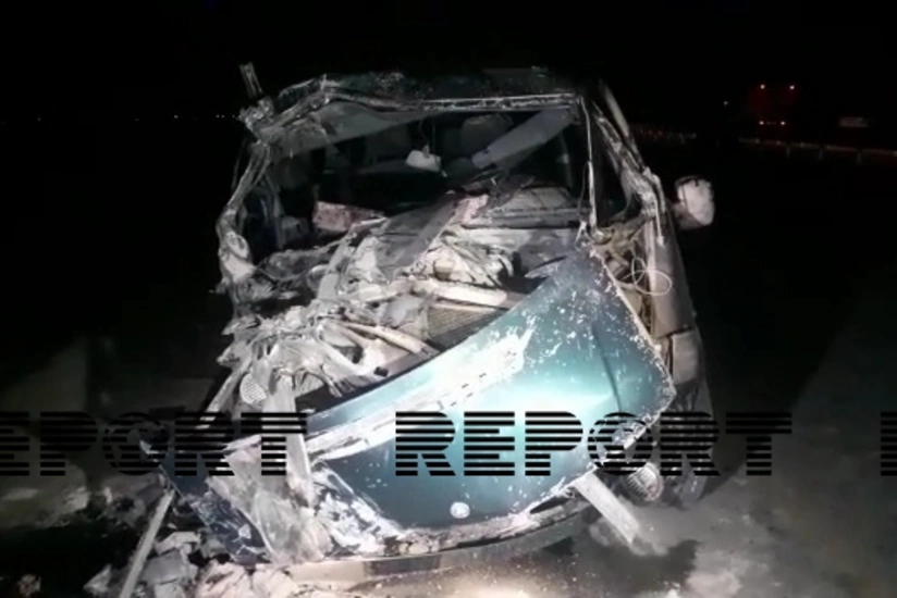 Bakı-Qazax yolunda mikroavtobus yük maşını ilə toqquşub