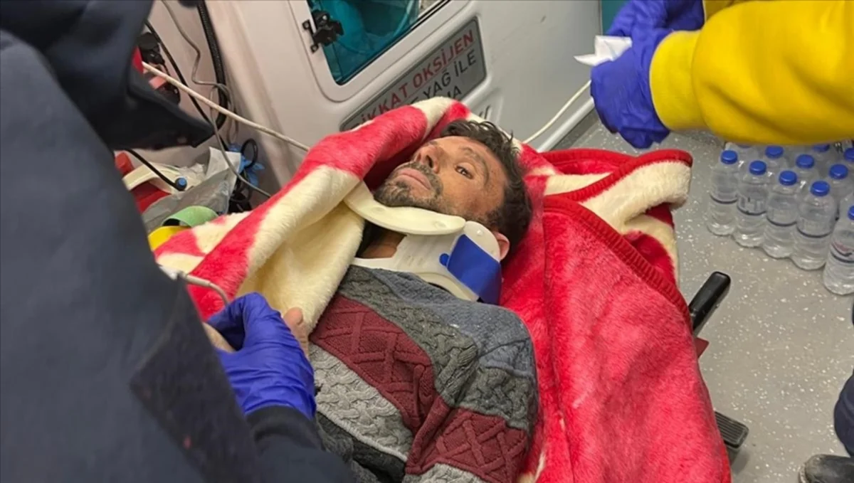 В Хатае через 67 часов после землетрясения спасены 2 иностранных гражданина