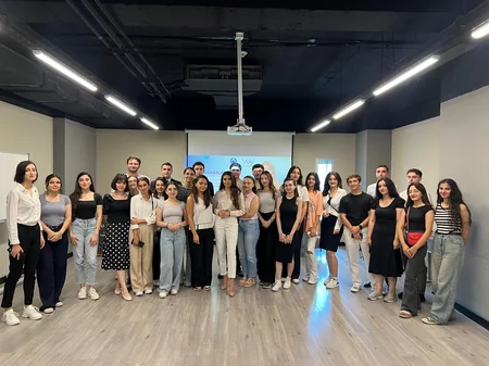 “Digital Diplomatlar” layihəsi: Müxtəlif görüşlərin iştirakçısı olan gənclər Reporta da infotur ediblər