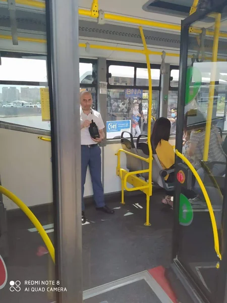 Bakıda ictimai nəqliyyatda qaydalara əməl etməyən sərnişinlər cərimələndi