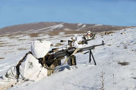 Baş Qərargah rəisi Ermənistanla sərhədə gedib, komandoların məşğələlərini izləyib
