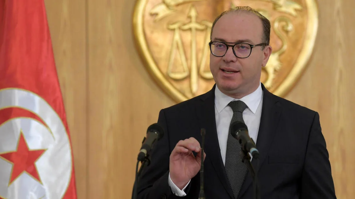 Премьер-министр Туниса подал президенту прошение об отставке