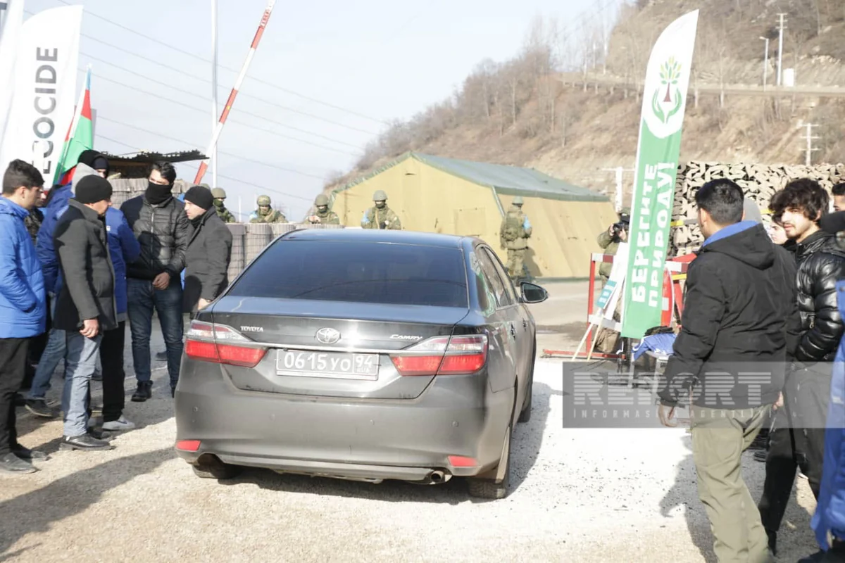 Russian peacekeepers' car passes freely through Khankandi-Lachin road again