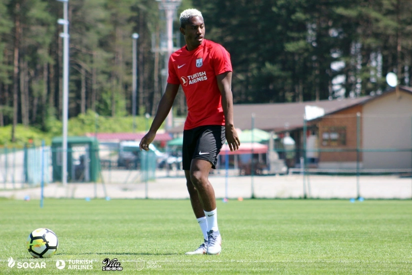 Fransalı futbolçu: Neftçi” kimi böyük tarixi olan bir kluba gəldiyimə görə çox şadam