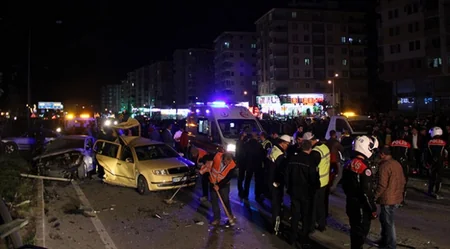 Türkiyədə toy karvanında 8 avtomobil toqquşub, 22 nəfər yaralanıb