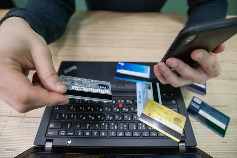 Bakıda iş yoldaşının kartından onlayn yolla oğurluq edən şəxs saxlanılıb