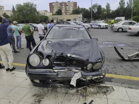 Sumqayıtda iki avtomobil toqquşdu, xəsarət alan var