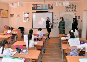 Nazirlik: “Yay məktəbi”ndə dərs keçəcək müəllimlərə əlavə pul ödənilməyəcək