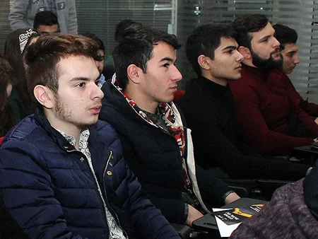 Avropa Liqasının final oyunu ilə əlaqədar daha bir universitetdə tələbələrlə görüş keçirilib