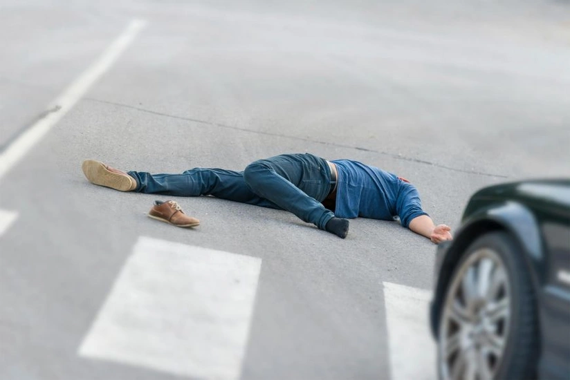 Bakıda 19 yaşlı gənci avtomobil vurdu